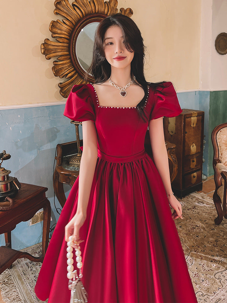 Robe de princesse en satin rouge vin d'hiver