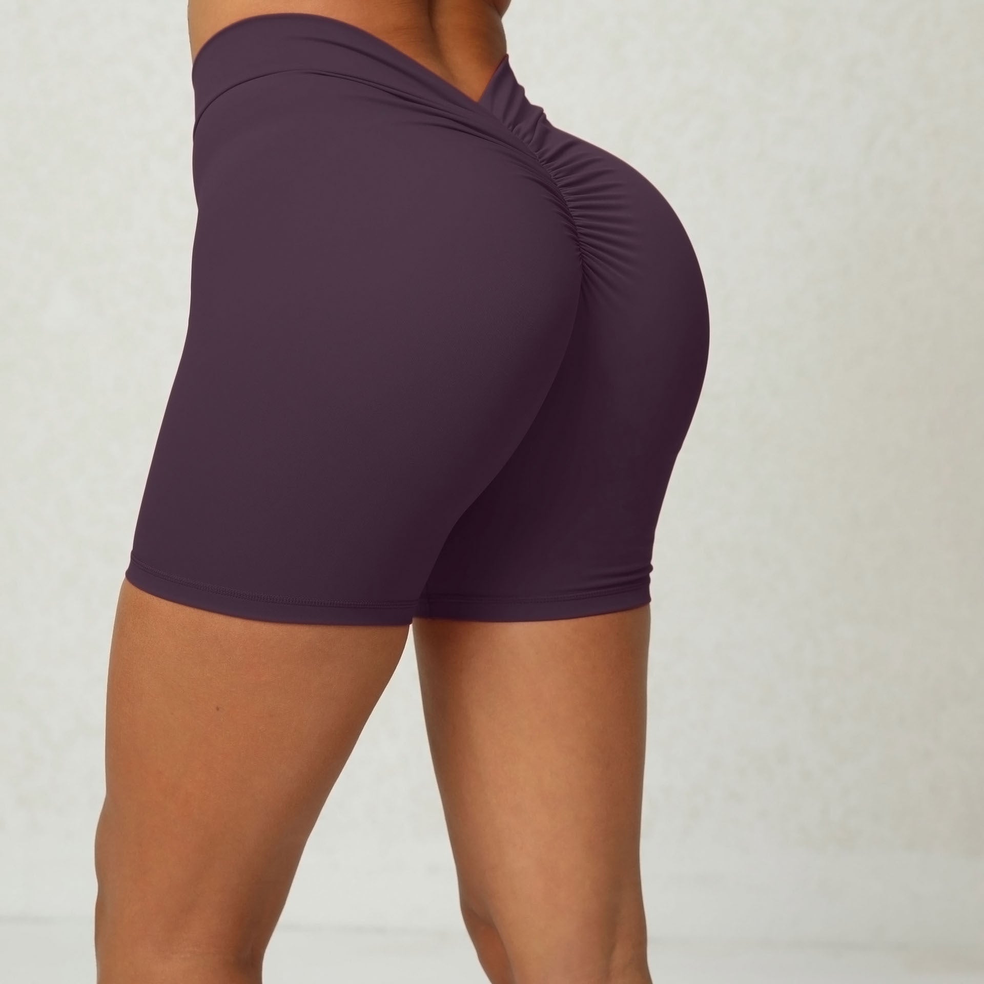 Short de yoga à taille en V profond dans le dos