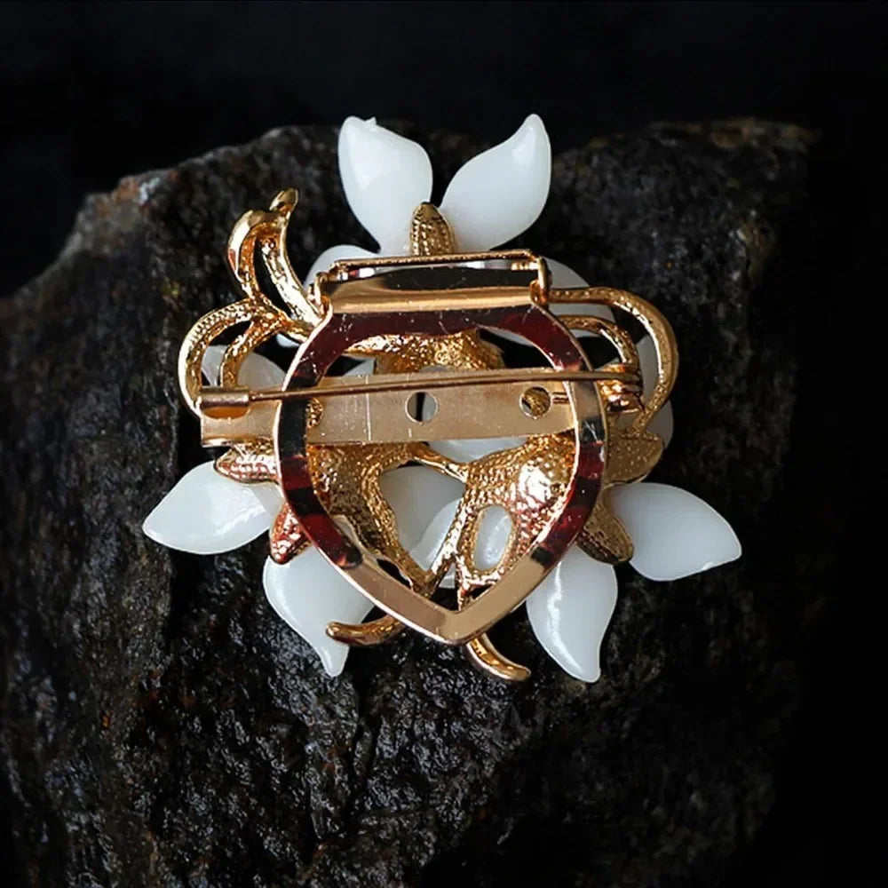 Stylish Women’s Crystal Flower Brooch