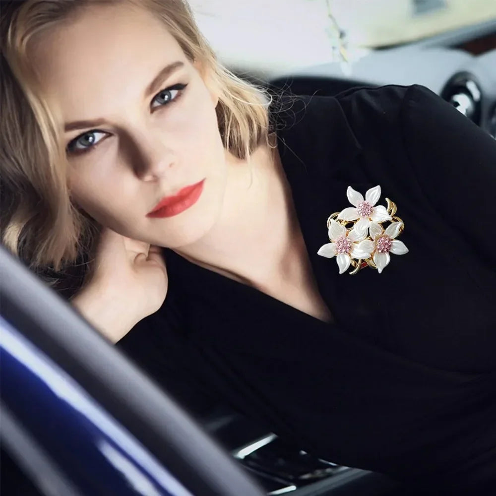 Stylish Women’s Crystal Flower Brooch