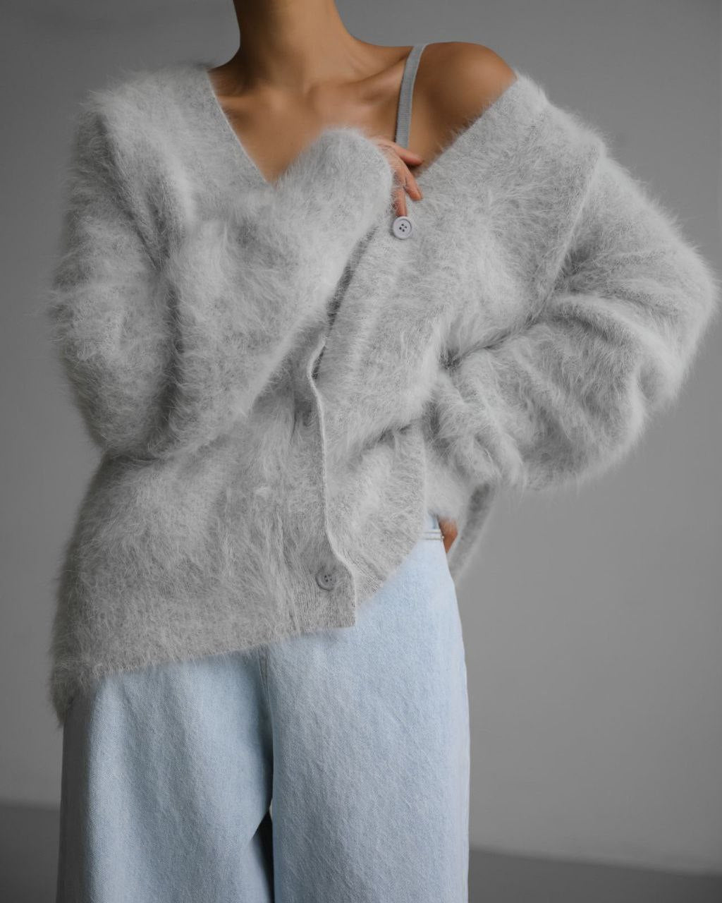 Strickjacke mit V-Ausschnitt und Knöpfen