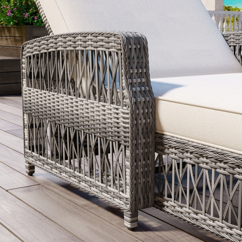 Outdoor-Loungesessel aus Korbgeflecht mit Kissen