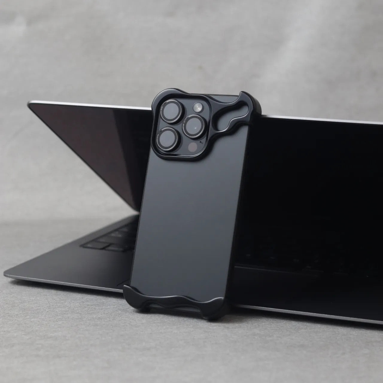 Zinklegierung für iPhone 15 Pro Max Hülle