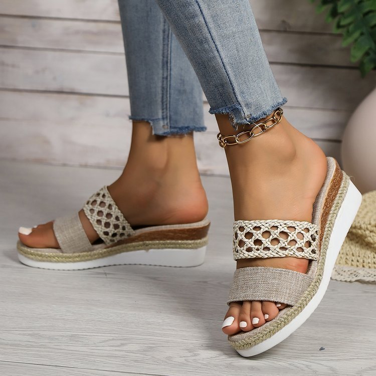 Große Größen – Plateau-Sandalen mit Peep-Toe und Seil
