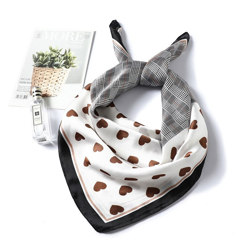 Foulard en soie à carreaux cœur pour femme