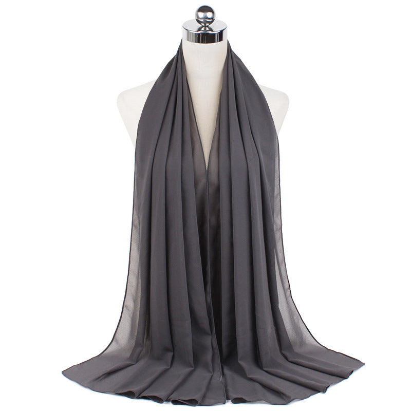 Foulard hijab en mousseline de soie monochrome à perles