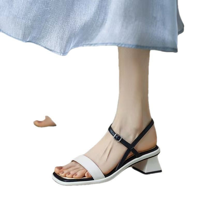 Sandalen mit Knöchelriemen und klobigem Absatz