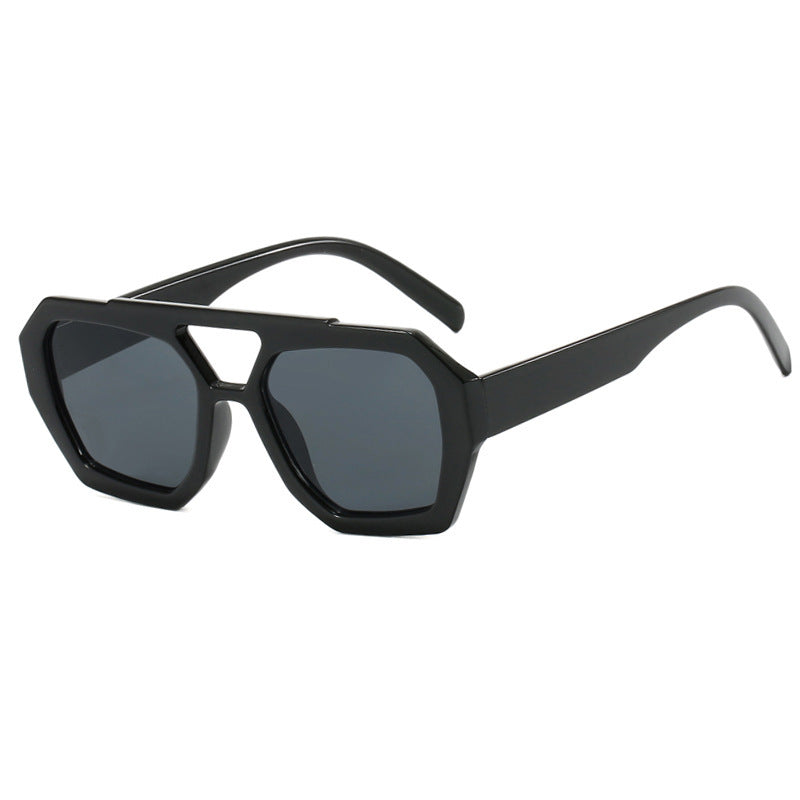 Strandsonnenbrille mit großem Rahmen und Leopardenmuster
