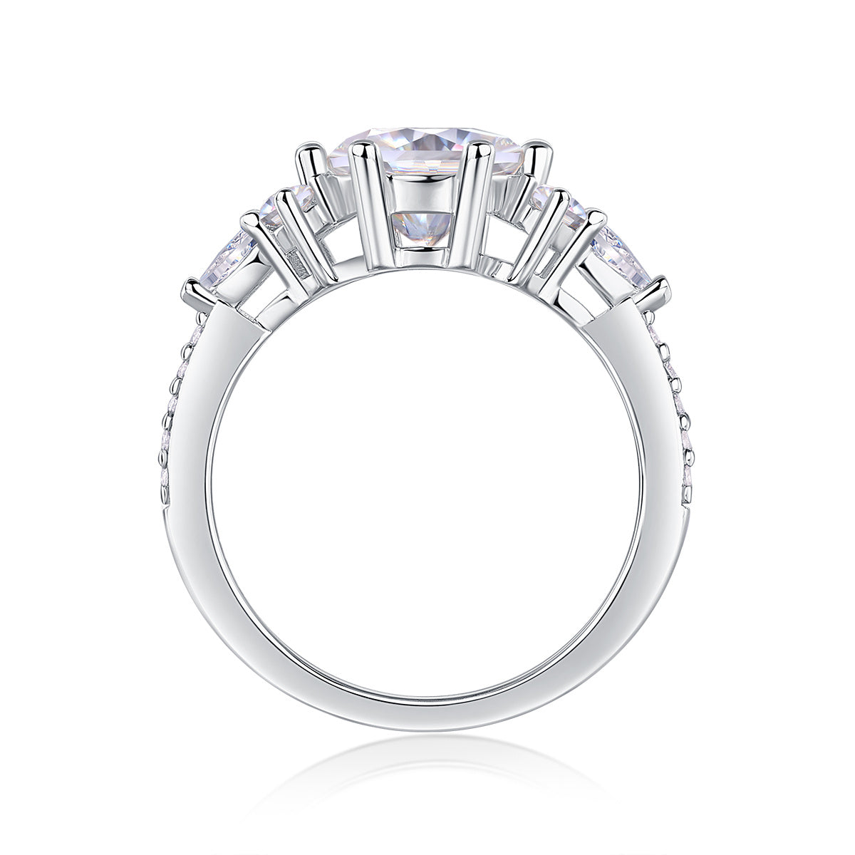 Luxuriöser Silberring mit Moissanit-Diamanten