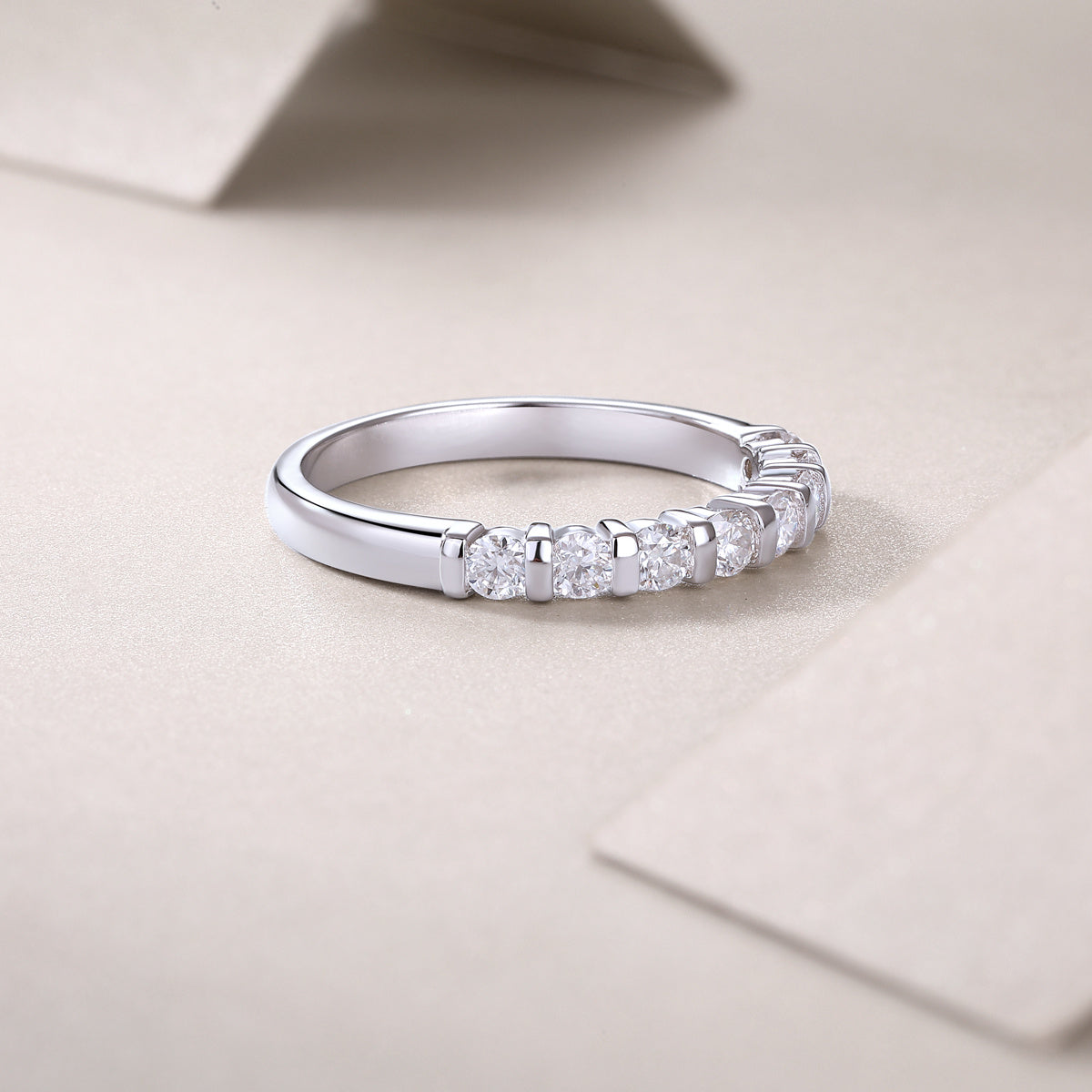 Luxuriöser Moissanit-Silberring mit Diamanten
