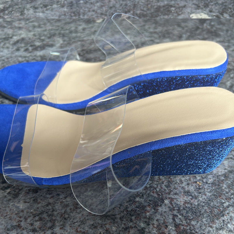 Transparente Sandalen mit Keilabsatz