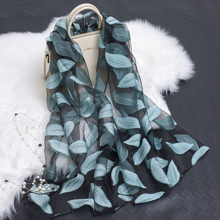 Foulard en soie simulée creuse à fleurs coupées