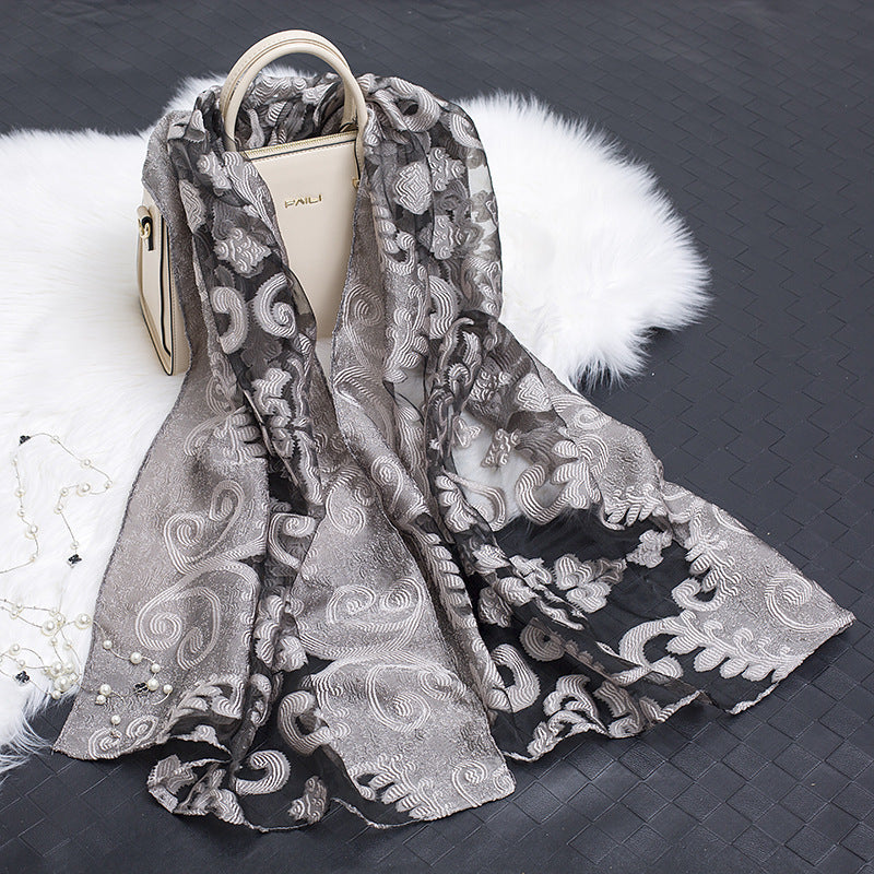 Foulard en soie simulée creuse à fleurs coupées