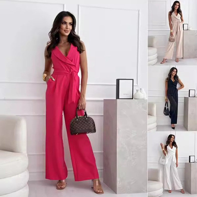 Ärmelloser Jumpsuit mit V-Ausschnitt und Gürtel