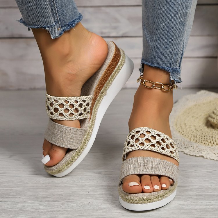 Große Größen – Plateau-Sandalen mit Peep-Toe und Seil