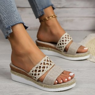 Große Größen – Plateau-Sandalen mit Peep-Toe und Seil