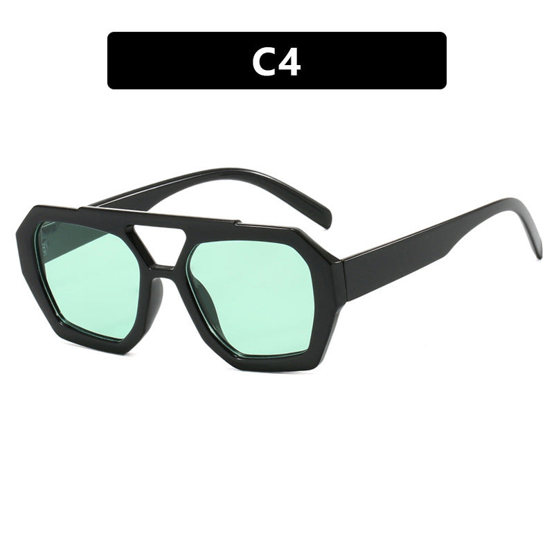 Strandsonnenbrille mit großem Rahmen und Leopardenmuster