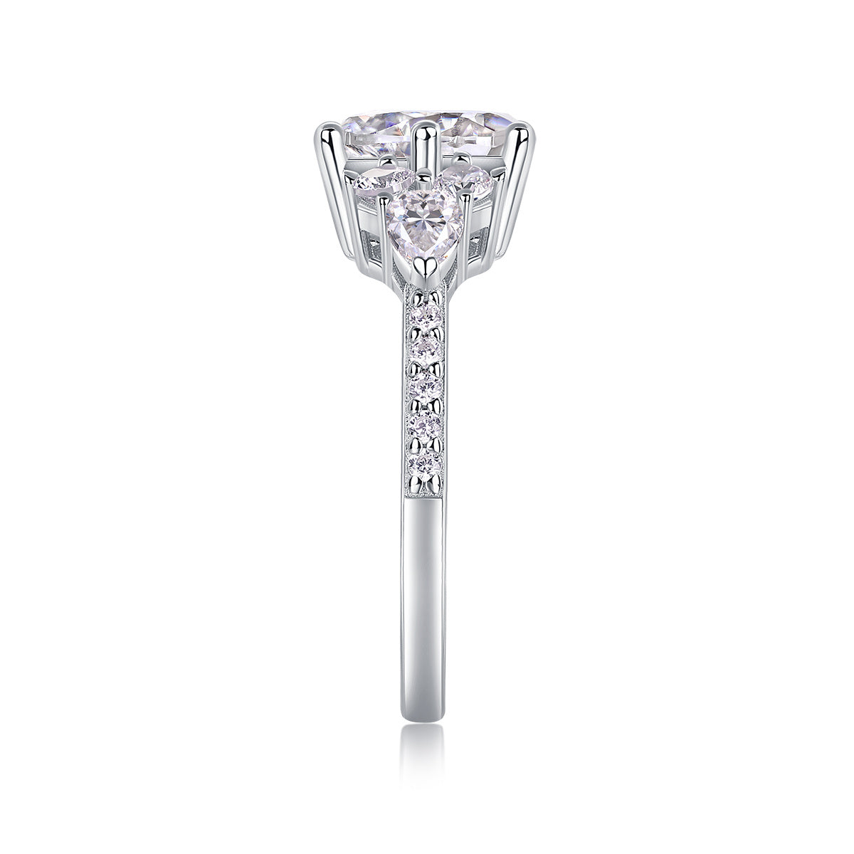 Luxuriöser Silberring mit Moissanit-Diamanten