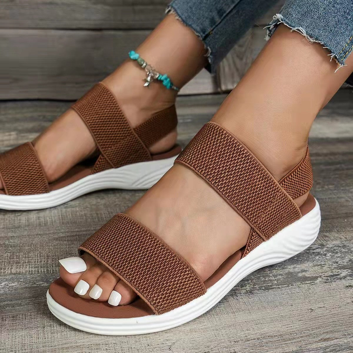 Flache Flyknit-Sandalen mit elastischem Riemen hinten