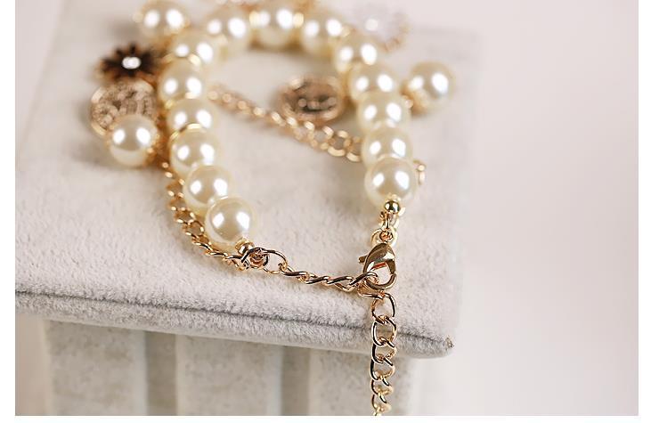 Perlenblumenarmband für Damen