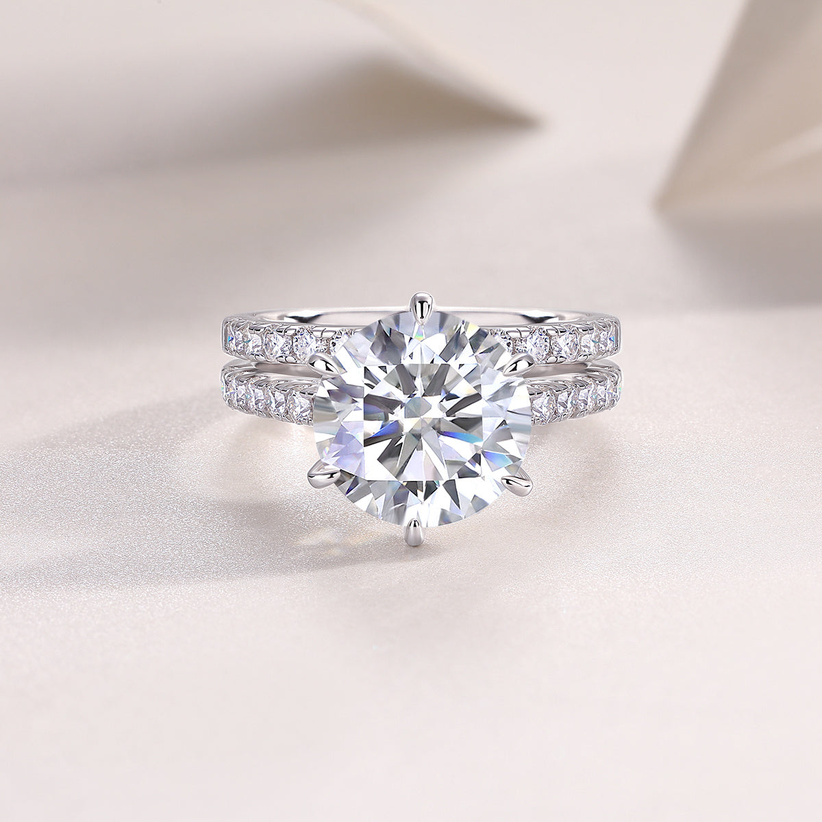 Angeordnete Moissanit-Silber-Diamantringe