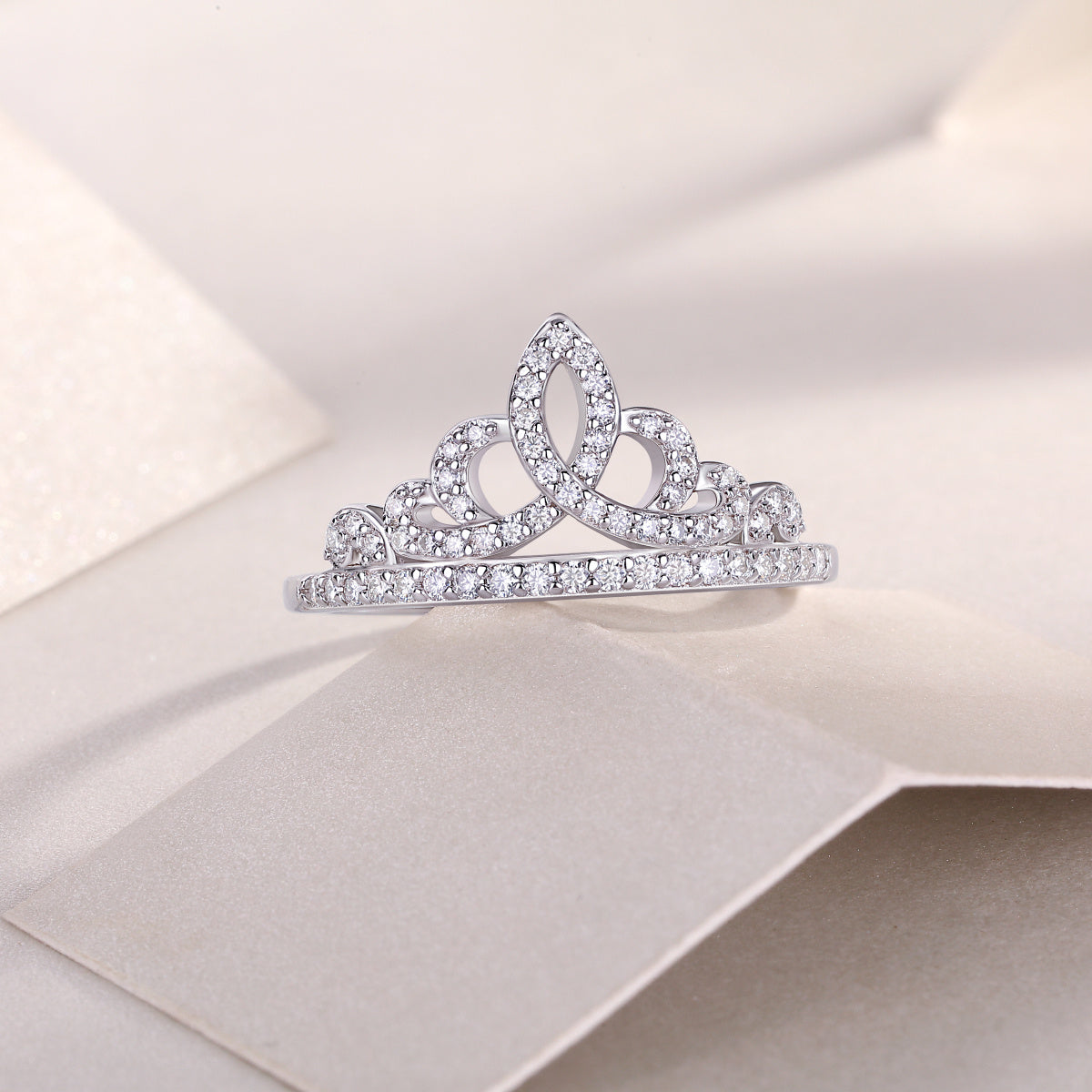 Kronen-Moissanit-Silberring mit Diamanten