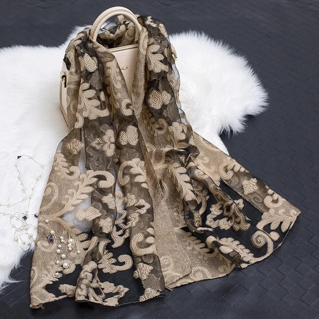 Foulard en soie simulée creuse à fleurs coupées