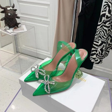 Transparente Sandalen aus PVC mit spitzer Zehenpartie und Schleife