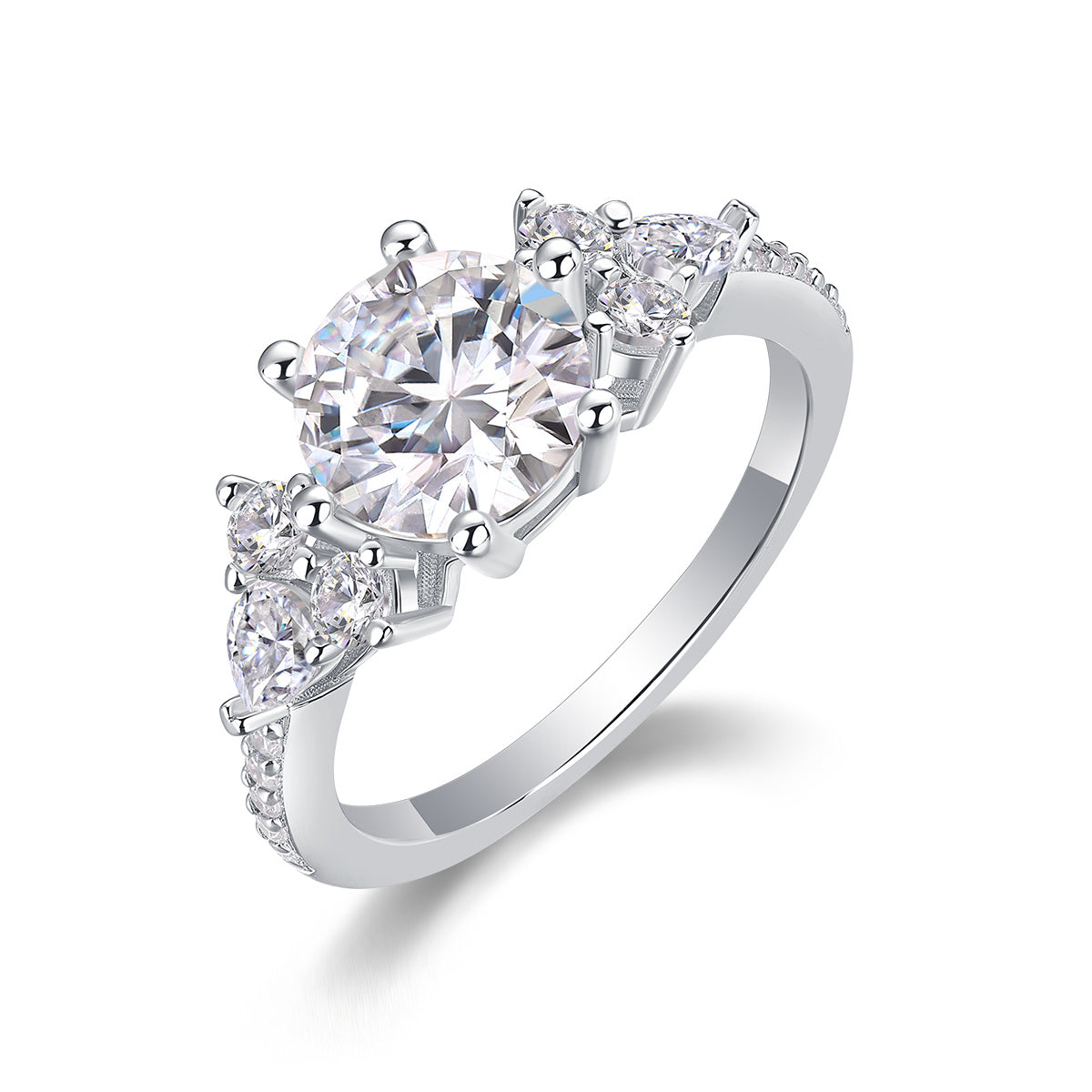 Luxuriöser Silberring mit Moissanit-Diamanten