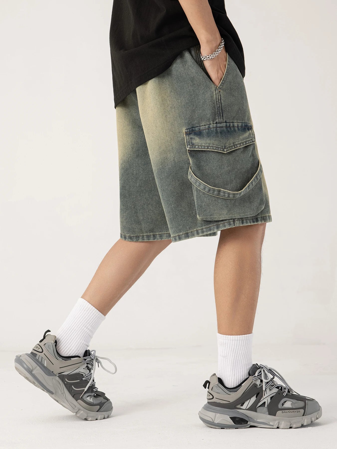 Men’s Loose Fit Cargo Denim Shorts