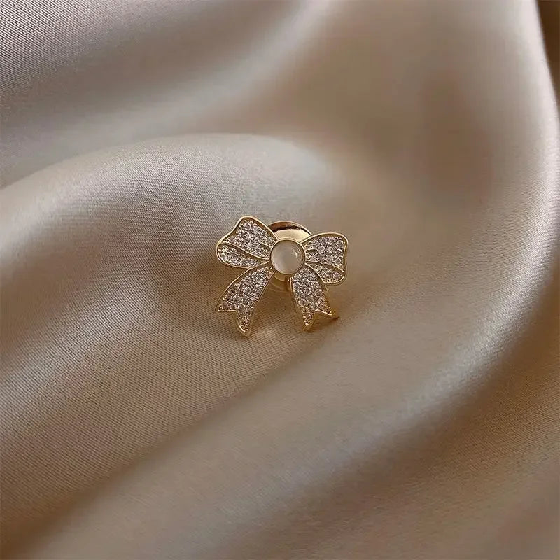 Flower and Bow Metal Brooch Set