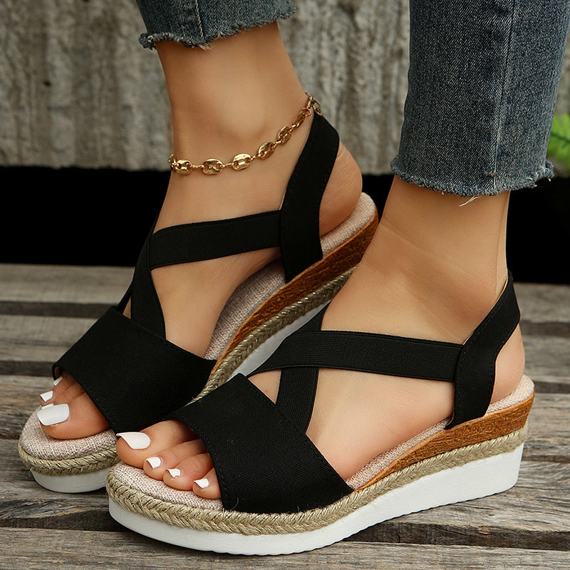 Damen-Sandalen mit überkreuzten Riemen und Keilabsatz
