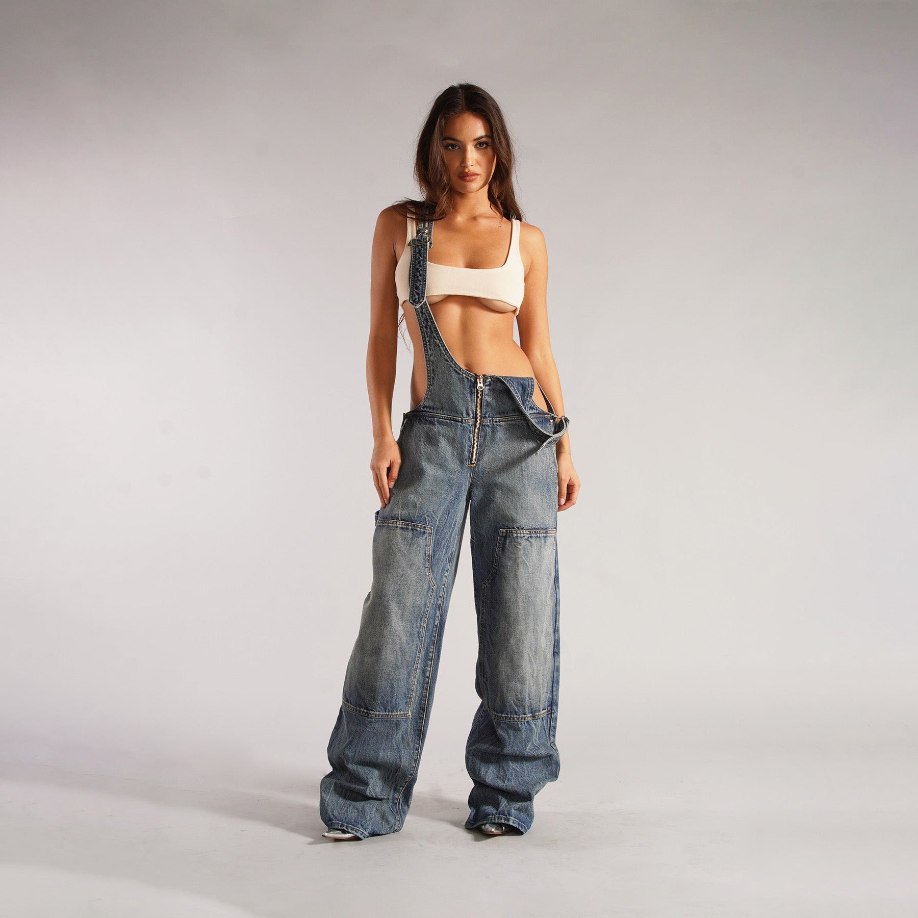 Salopette en jean zippée avec poches style années 2000