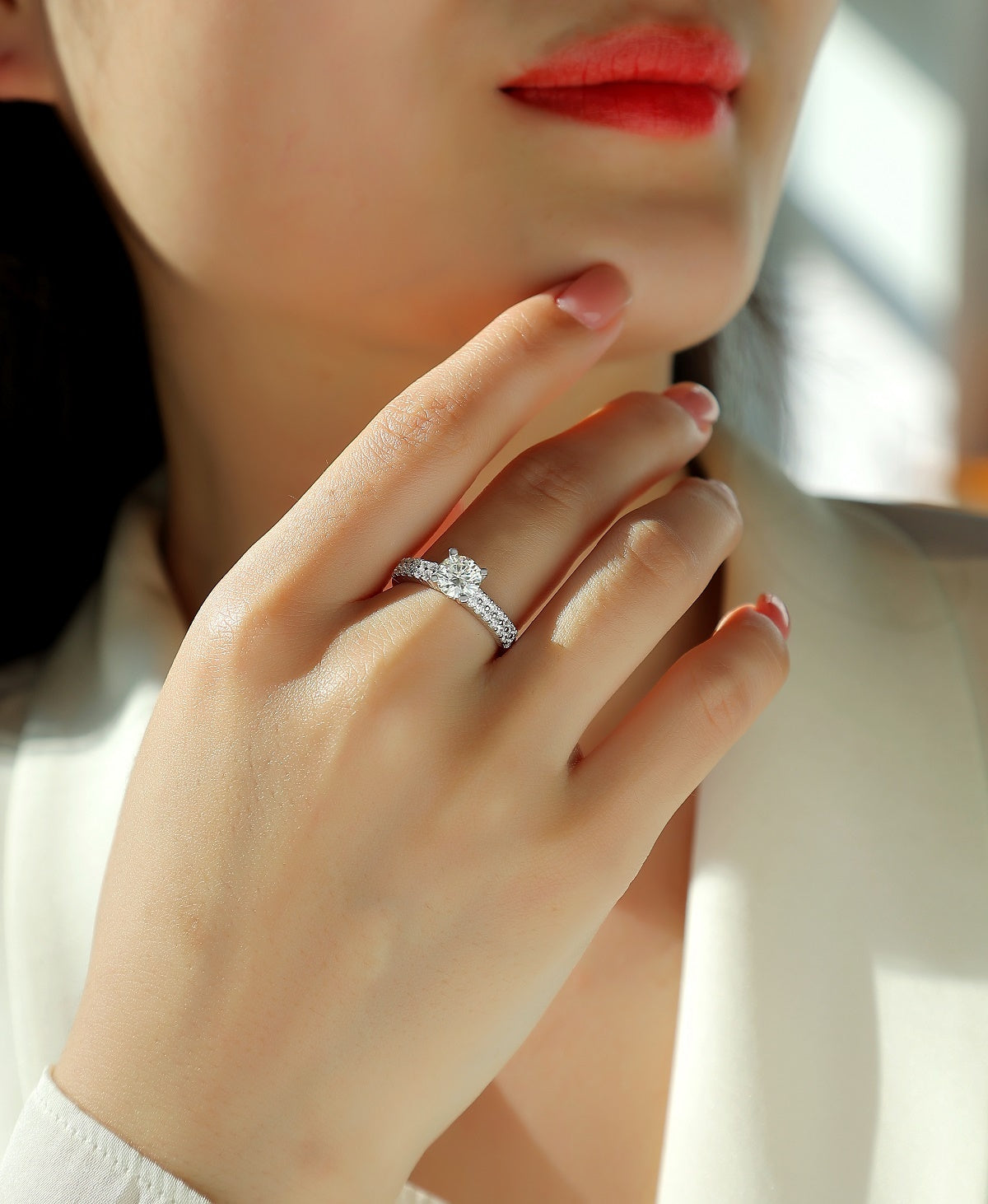 Arrange Large Moissanite Wedding Rings