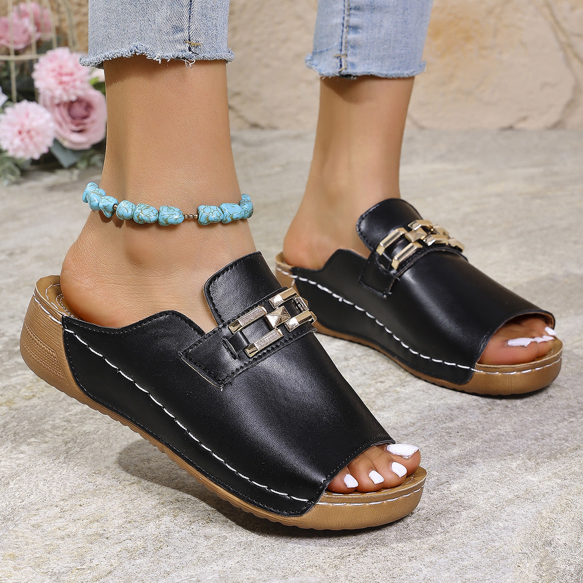 Peep-Toe-Hausschuhe aus Metall in Übergröße