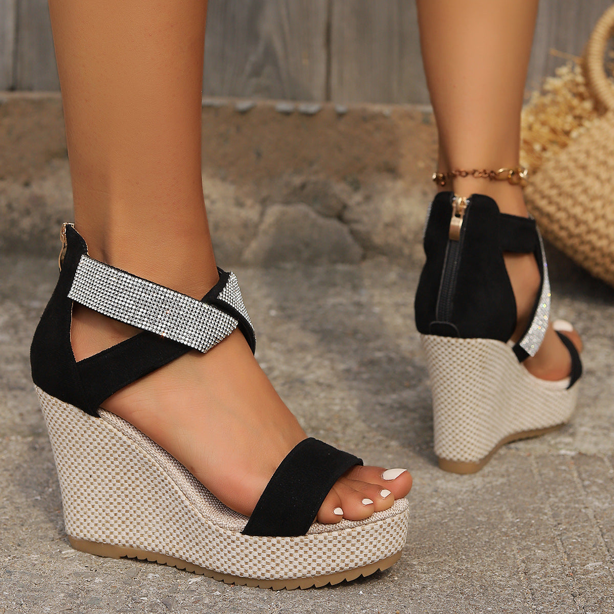 Sandalen mit Fischmaul-Keilabsatz und Strass