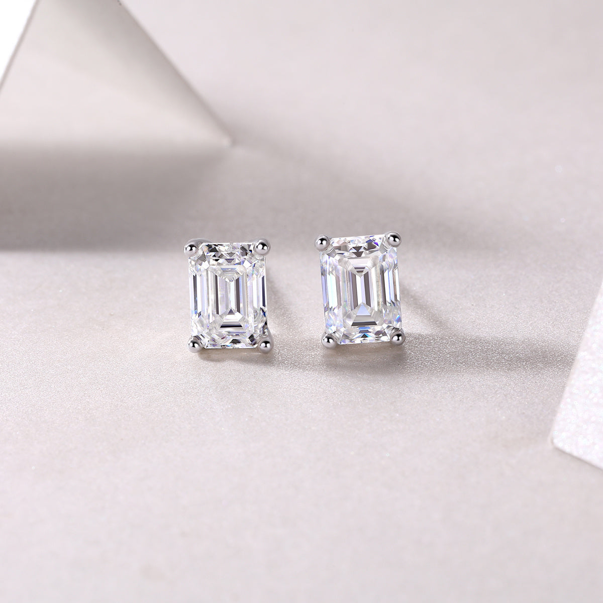 Luxuriöses Silberohrstecker-Set mit Mosan-Diamanten
